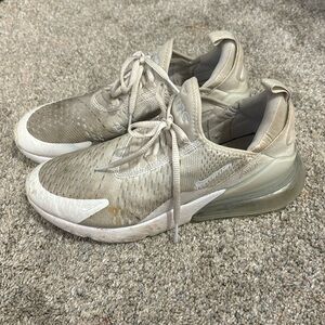 woman’s air max 270 size 7 white